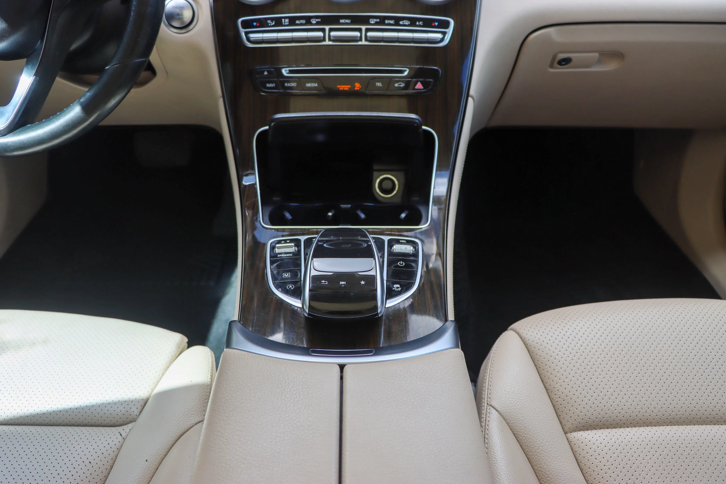 Used 2018 Mercedes-Benz GLC 300 4MATIC w/ Multimedia Package image 27