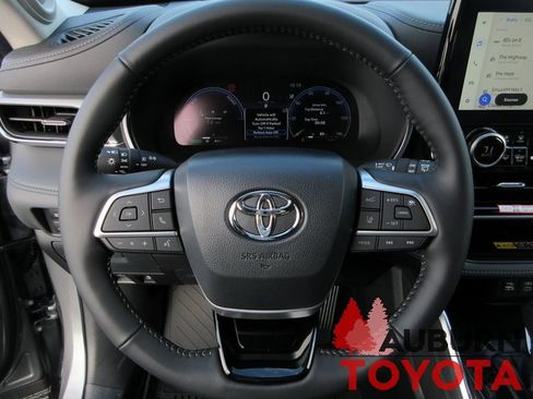New 2026 Toyota Highlander Platinum image 13