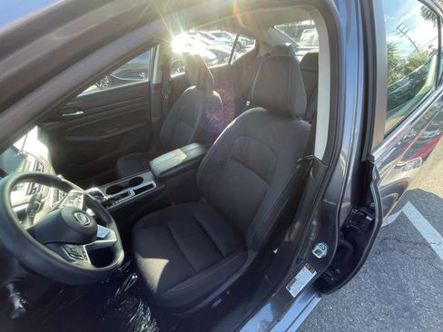Used 2025 Nissan Altima 2.5 SV FWD image 37