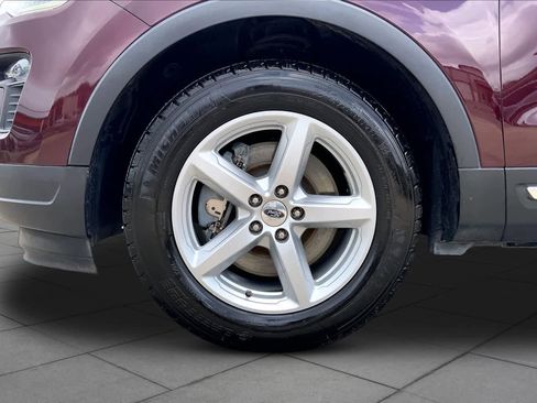Used 2019 Ford Explorer XLT w/ Equipment Group 201A FWD image 11