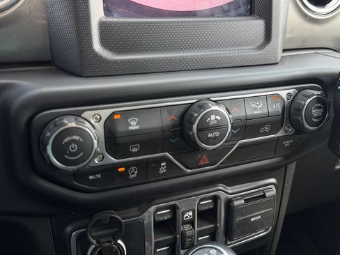 Used 2020 Jeep Wrangler Unlimited Sahara AWD/4WD image 11