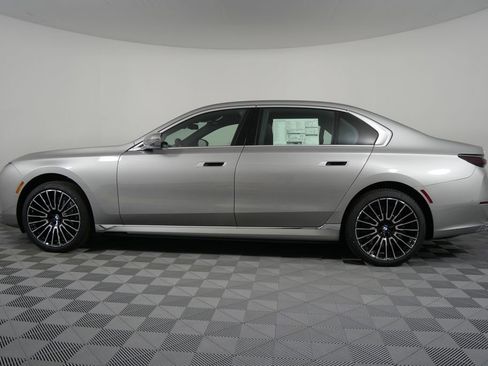 Used 2025 BMW i7 eDrive50 image 6