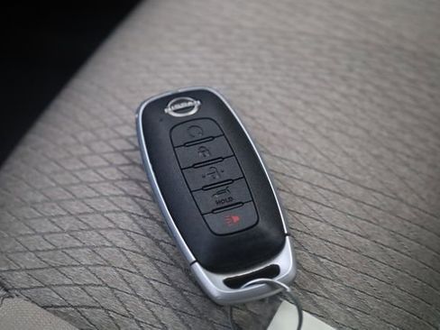 Used 2025 Nissan Rogue SV FWD image 24