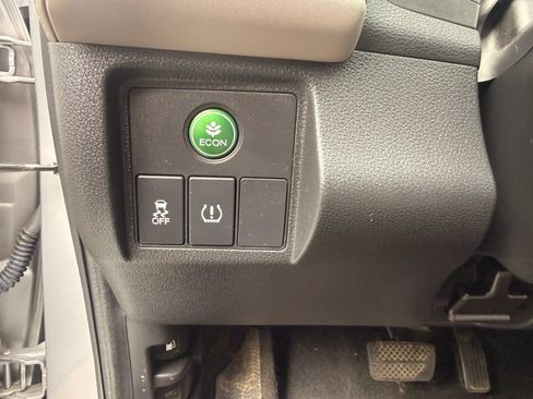 Used 2018 Honda HR-V LX image 11