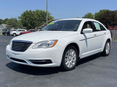 Used 2013 Chrysler 200 LX FWD image 4