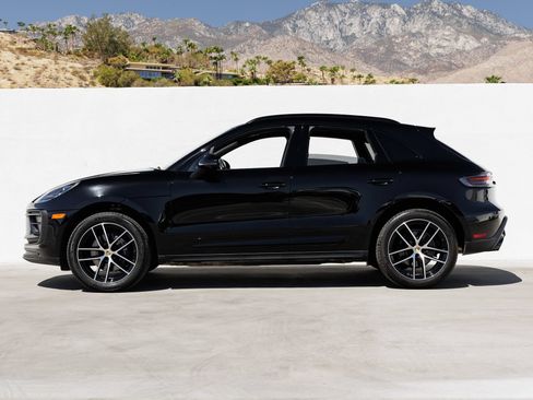 Certified 2026 Porsche Macan AWD/4WD image 2