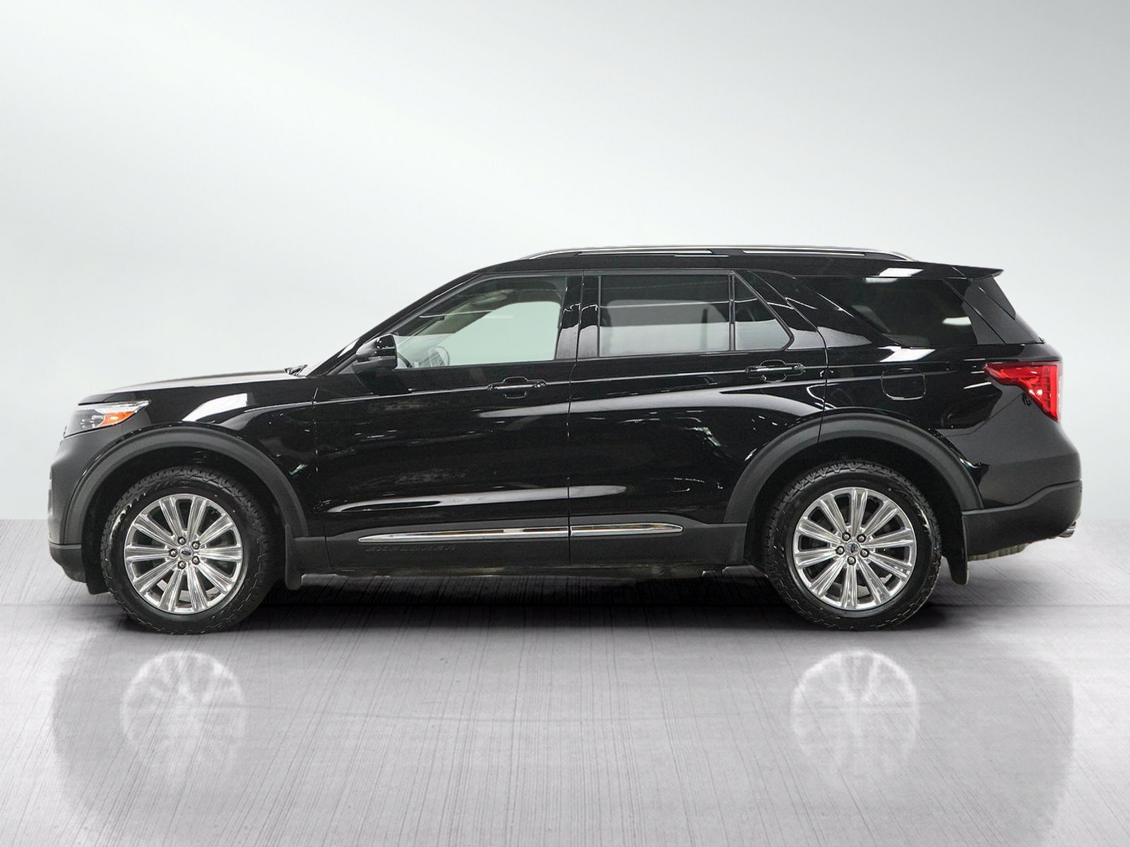 Used 2023 Ford Explorer Limited AWD/4WD image 2