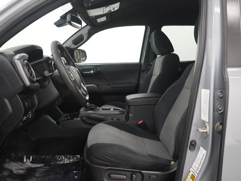 Used 2021 Toyota Tacoma TRD Sport AWD/4WD image 23