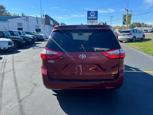 Used 2015 Toyota Sienna LE image 6