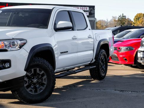 Used 2021 Toyota Tacoma SR5 w/ Trail Edition image 6