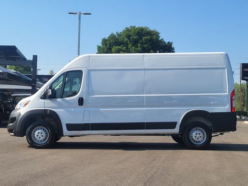 Used 2026 RAM ProMaster 2500 w/ Convenience Group FWD image 4