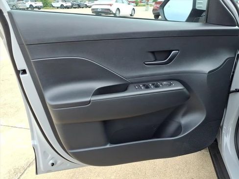 New 2026 Hyundai Kona SE image 18