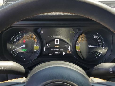Certified 2024 Jeep Wrangler Unlimited w/ Convenience Group AWD/4WD image 25