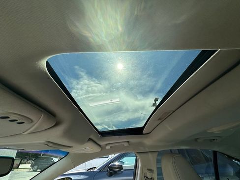 Used 2012 Ford Taurus Limited FWD image 16