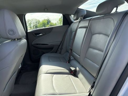 Used 2017 Chevrolet Malibu LT FWD image 12