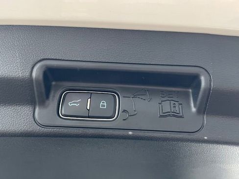 Used 2020 Ford Explorer XLT w/ Comfort Package image 30