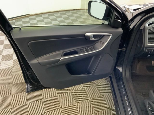 Used 2015 Volvo XC60 T6 Platinum w/ Protection Package AWD/4WD image 23