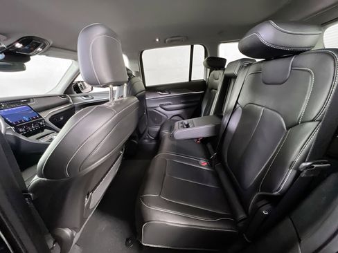 Used 2023 Jeep Grand Cherokee Limited image 24