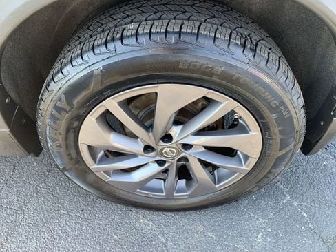 Used 2016 Nissan Rogue SL AWD/4WD image 32