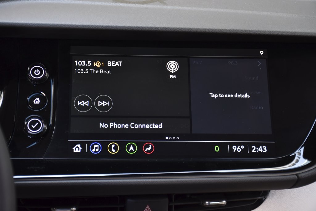 Used 2022 Buick Envision Avenir w/ Technology Package II FWD image 16