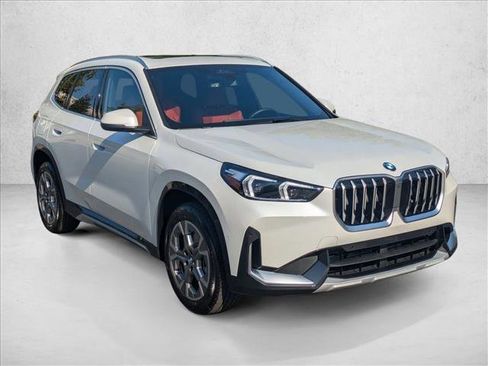 Used 2025 BMW X1 xDrive28i AWD/4WD image 3