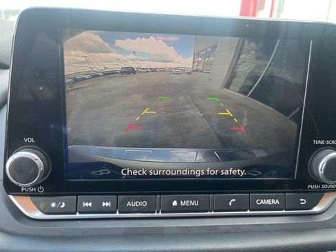 Used 2024 Nissan Rogue SV FWD image 16