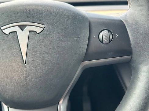 Used 2021 Tesla Model Y Long Range AWD/4WD image 16