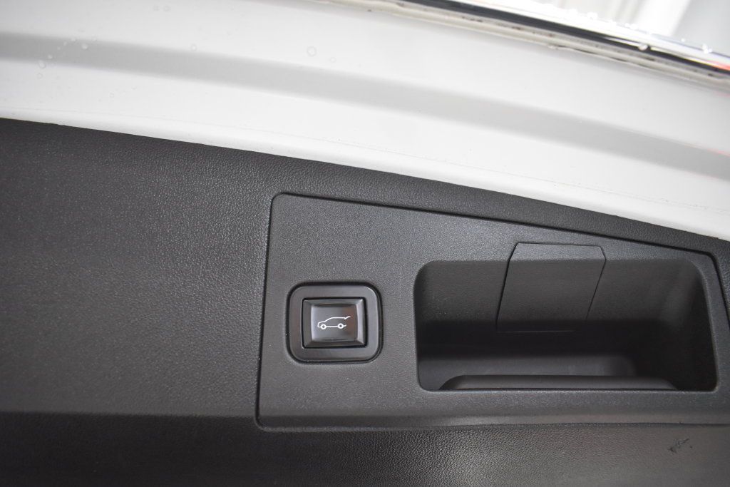 Used 2018 Cadillac XT5 FWD image 34