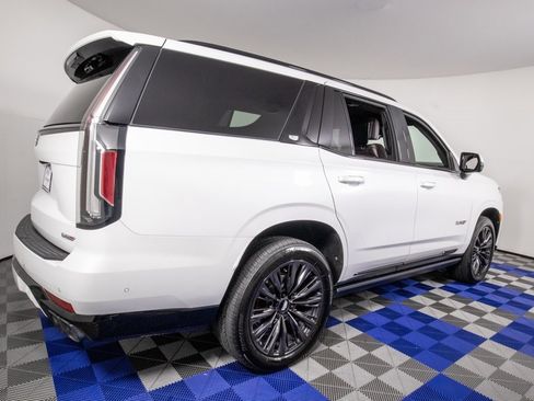 Used 2023 Cadillac Escalade V w/ LPO, ONYX Package image 5