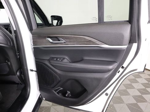 Used 2023 Jeep Grand Cherokee Limited image 36