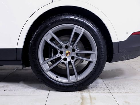 Used 2025 Porsche Cayenne image 25