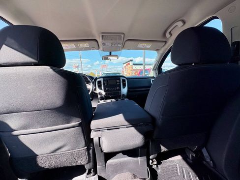 Used 2018 Nissan Titan SV AWD/4WD image 24