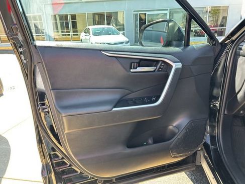 Used 2021 Toyota RAV4 XLE Premium AWD/4WD image 30