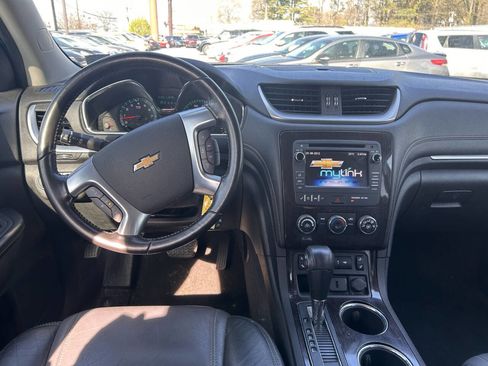 Used 2015 Chevrolet Traverse LT w/ Style and Technology Package FWD image 12