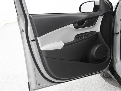 Used 2022 Hyundai Kona SEL image 4