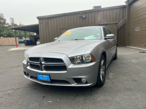 Used 2014 Dodge Charger SXT image 3