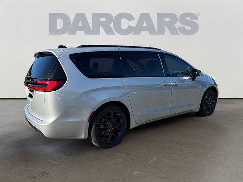 New 2026 Chrysler Pacifica Select w/ S Appearance Package image 7