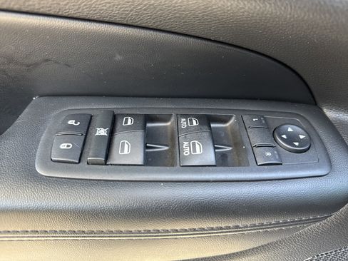 Used 2018 Jeep Grand Cherokee Altitude AWD/4WD image 15