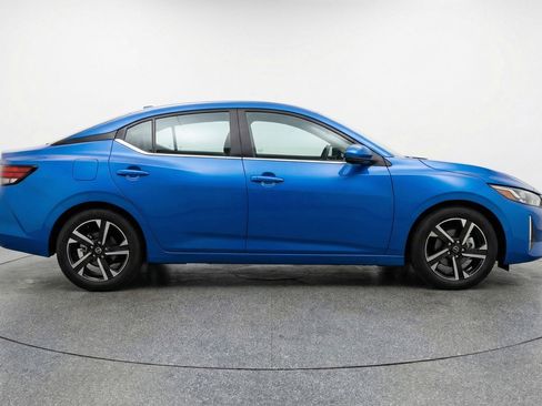 Used 2025 Nissan Sentra SV image 11