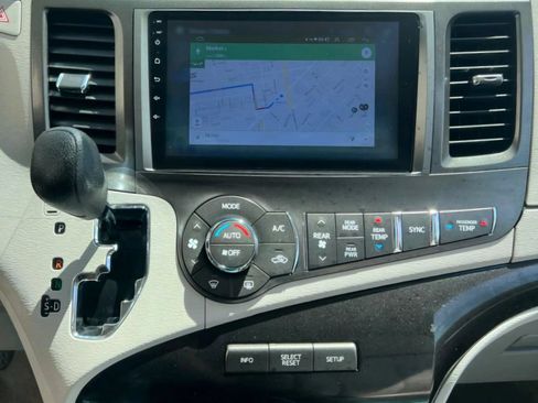 Used 2013 Toyota Sienna LE FWD image 28
