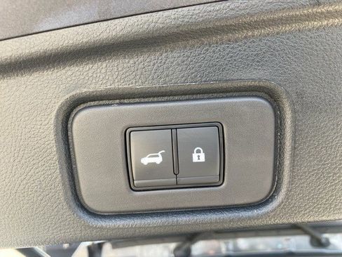 Used 2024 Nissan Pathfinder Platinum w/ Cargo Package image 28