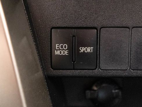 Used 2015 Toyota RAV4 LE AWD/4WD image 25