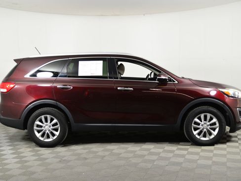 Used 2017 Kia Sorento LX image 7