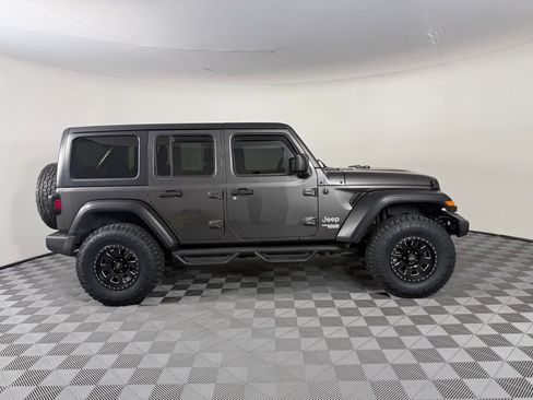 Used 2018 Jeep Wrangler Unlimited Sport S AWD/4WD image 9