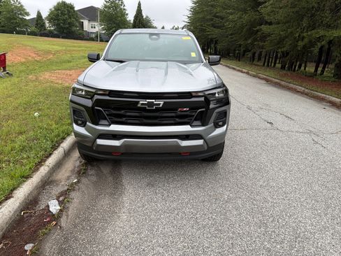 Certified 2024 Chevrolet Colorado Z71 w/ Z71 Convenience Package 2 AWD/4WD image 3