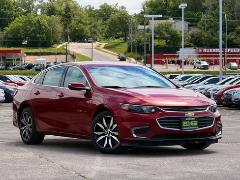 Used 2018 Chevrolet Malibu LT FWD image 1