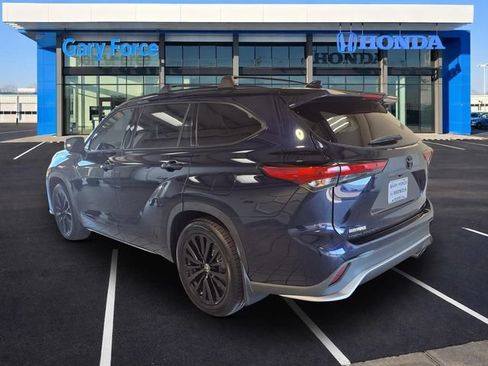 Used 2023 Toyota Highlander XSE FWD image 3