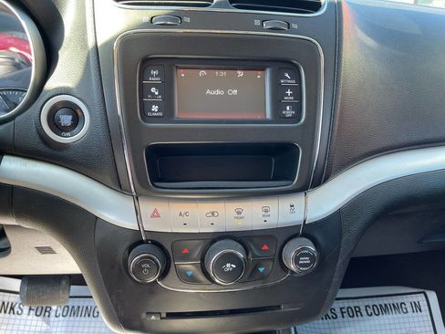 Used 2017 Dodge Journey SE image 12