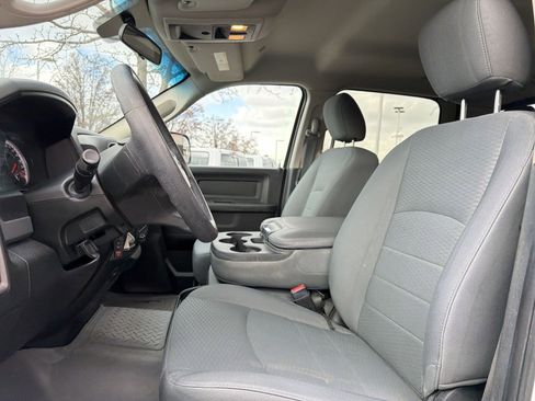 Used 2018 RAM 2500 Tradesman w/ Chrome Appearance Group image 18