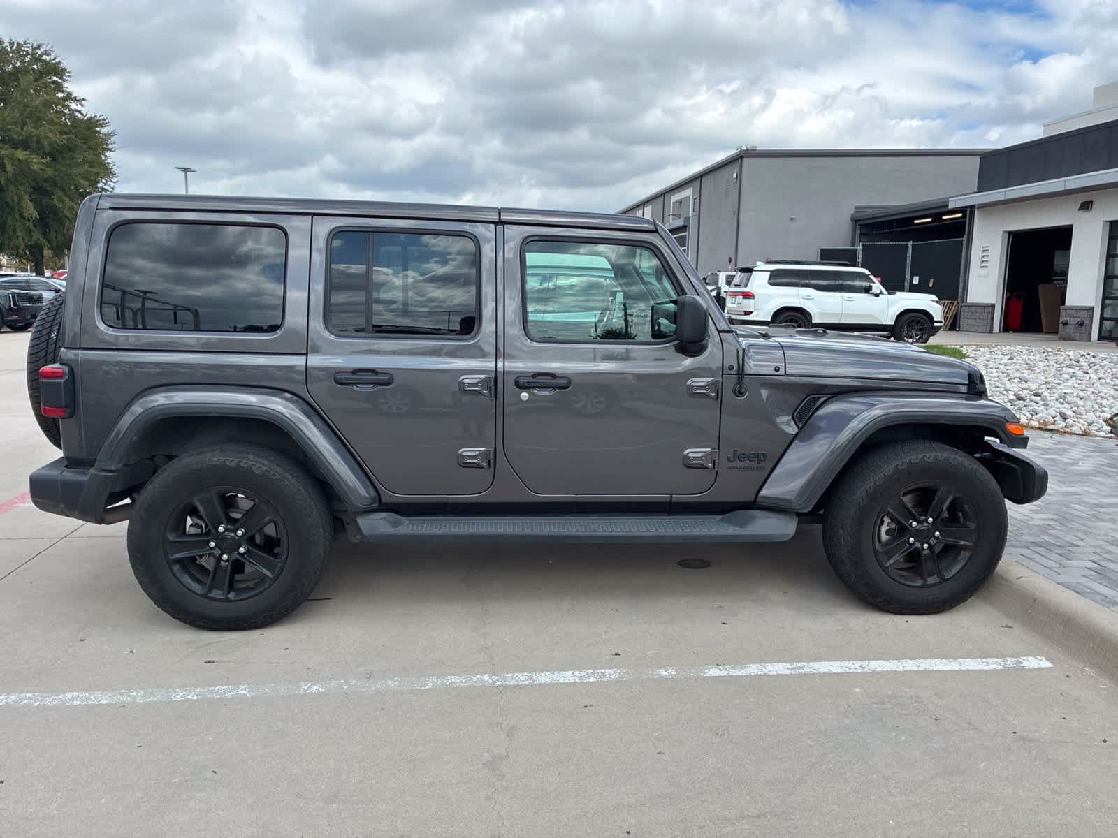 Used 2021 Jeep Wrangler Unlimited Sahara AWD/4WD image 4